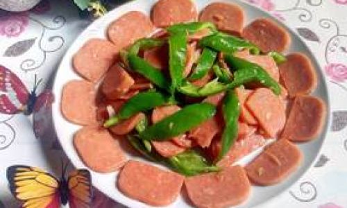 Mastering the Art of Stir-Frying Delicious Sandwich Sausages