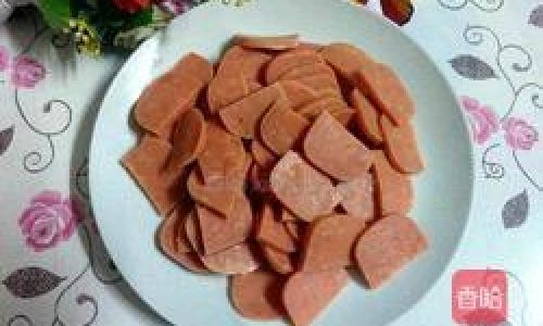 Mastering the Art of Stir-Frying Delicious Sandwich Sausages