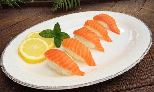 How to Make Salmon Sushi:A Step-by-Step Guide