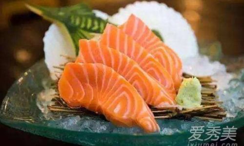 Can Salmon Be Stored in the Refrigerator for Freshness?