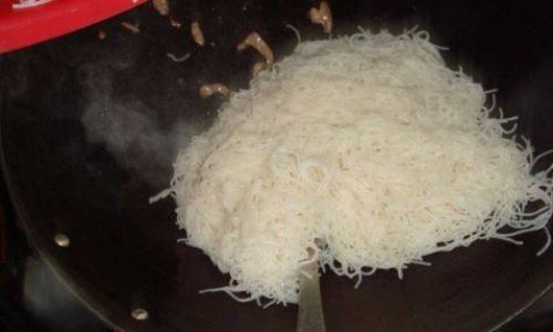 A Homestyle Recipe for Three-Shredded Fried Rice Noodles