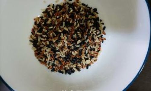 Mastering the Art of Cooking Soft and Fluffy Three-Colored Brown Rice