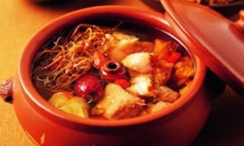 Discovering the Culinary Art of Making Sanqi Steam Pot Chicken