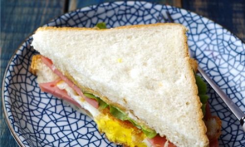 Mastering the Art of Making a Sandwich with Perfectly Fried Eggs