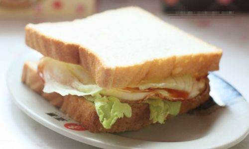 Mastering the Art of Making a Sandwich with Perfectly Fried Eggs