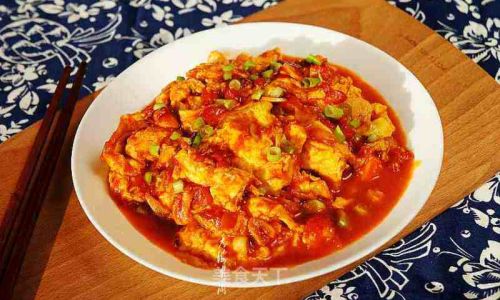 A Culinary Delight:Preparing Crab-Style Scrambled Eggs with Stir-Fried Tomatoes