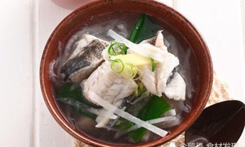 Mastering the Art of Making Delicious Silver Fish Soup