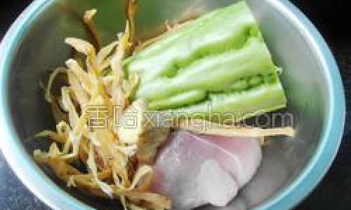 Sharing the Recipe for Silver Fish and Bitter Gourd Soup