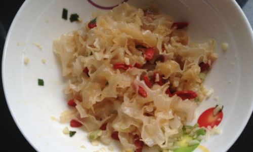 How to Make a Refreshing Tremella Fuciformis Salad
