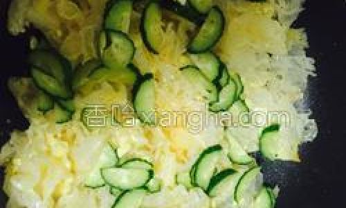 How to Make Tremella Mushroom and Cucumber Salad