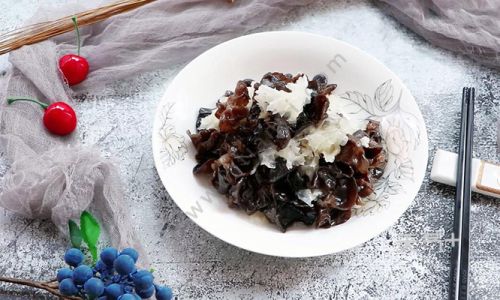 The Perfect Blanching Time for a Refreshing Tremella Mushroom Salad