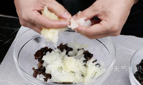 The Perfect Blanching Time for a Refreshing Tremella Mushroom Salad