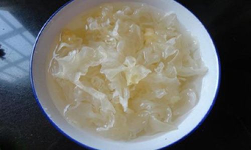 Mastering the Art of Cooking Sticky Tremella and Lotus Seeds