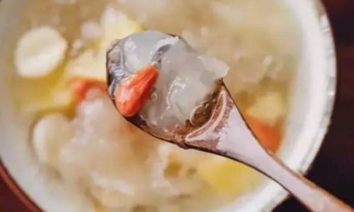 Mastering the Art of Cooking Sticky Tremella and Lotus Seeds