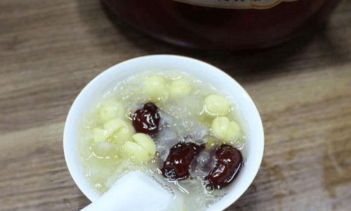 Mastering the Art of Making Tremella and Lotus Seed Soup:A Comprehensive Guide