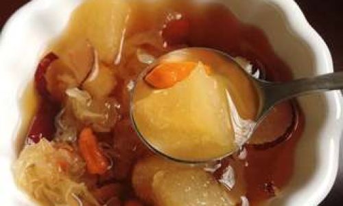 A Homestyle Recipe for Tremella Mushroom,Red Date,and Pear Soup