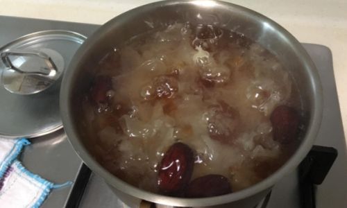 The Art of Cooking Tremella fuciformis:A Three-Hour Steaming Delight