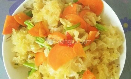 How to Make Chicken Slices Stir-Fried with Tremella Mushrooms