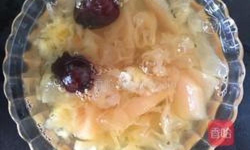 How to Make a Delicious Tremella Mushroom,Lily Bulb,and Pear Soup