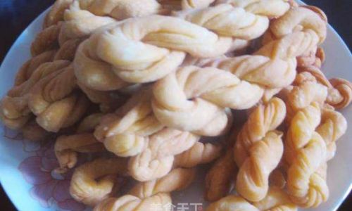 The Art of Crafting Crispy Chinese Dough Twists:A Step-by-Step Guide to Perfect Mahua