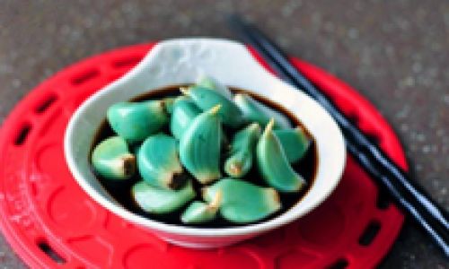 How Long Does Vinegar-Pickled Garlic Last?A Comprehensive Guide to Storage,Shelf Life,and Safety