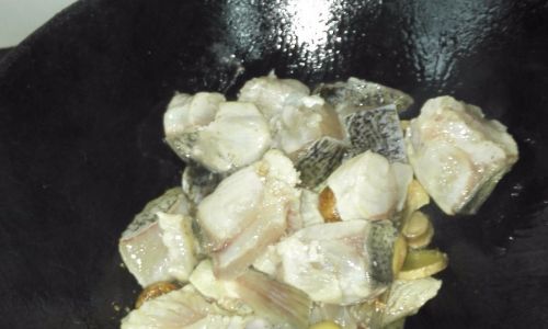 Mastering the Art of Sweet and Sour Fish:A Step-by-Step Guide to Perfecting 醋溜鱼