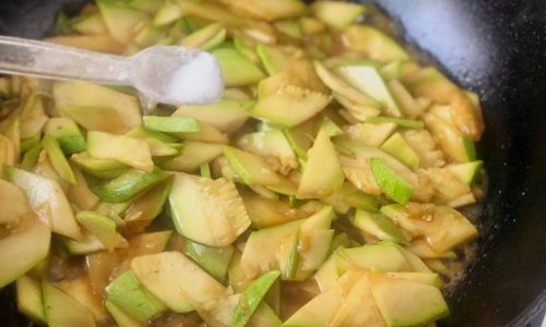 Mastering the Art of Vinegar-Stir-Fried Zucchini:A Guide to Perfecting This Tangy Delight