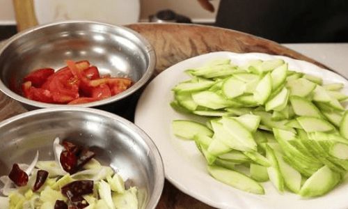Mastering the Art of Vinegar-Stir-Fried Zucchini:A Guide to Perfecting This Tangy Delight