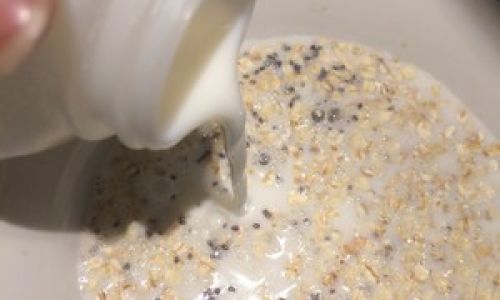 How to Prepare Wholesome Coarse Grain Milk Porridge:A Nutrient-Rich Breakfast Delight