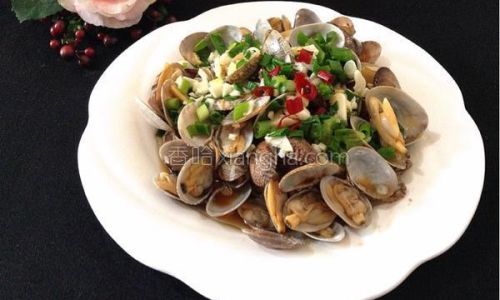 A Step-by-Step Guide to Preparing Delicious Scallion Oil Clams at Home