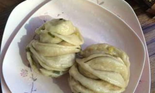 Mastering the Art of Crafting Scallion-Flavored Flower Rolls:A Step-by-Step Guide