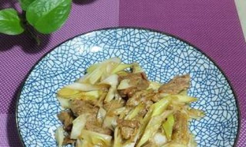 Homemade Stir-Fried Pork with Green Onions:A Classic Chinese Comfort Dish