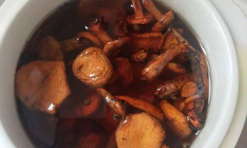 The Art of Crafting Exquisite Pine Mushroom Oil:A Step-by-Step Guide to Preserving Forest Essence