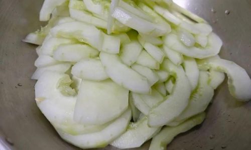 The Art of Stir-Frying Spiny Gourd:A Culinary Journey Through Flavors and Techniques