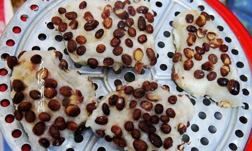 An Introduction to the Traditional Method of Making Korean Rice Cake Tteok)
