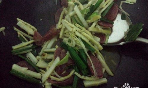 Mastering the Art of Stir-Frying Bamboo Shoots with Sausage