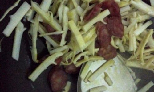 Mastering the Art of Stir-Frying Bamboo Shoots with Sausage