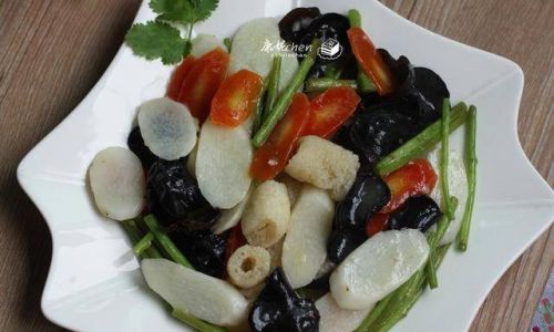 How to Cook a Delicious Bamboo Fungus and Pork Slices Stir-Fry