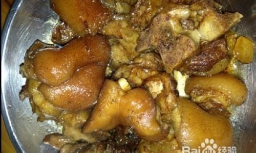 Mastering the Art of Cooking Delicious Pigs Trotters