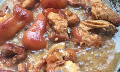 Mastering the Art of Cooking Delicious Pigs Trotters