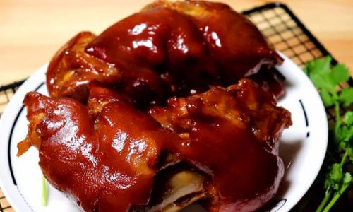 Mastering the Art of Cooking Delicious Pigs Trotters