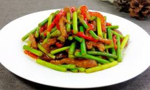 Mastering the Art of Pork Stir-Fry with Garlic Chives