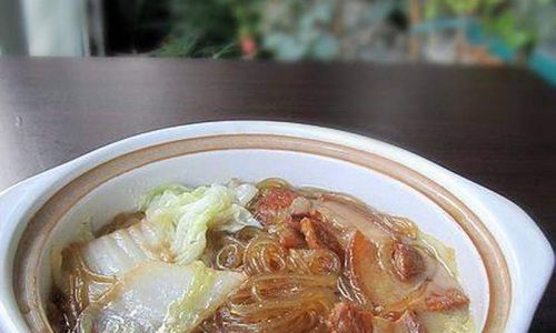 How to Make Pork and Chinese Cabbage Stew with Wide Noodles
