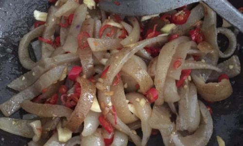 Mastering the Art of Cooking Delicious Pig Skin Dishes
