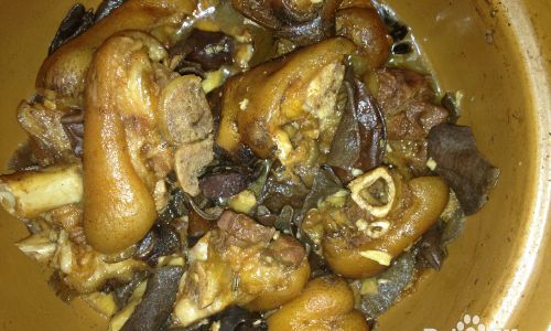 Mastering the Art of Pork Trotter Stew with Wood Ear Mushrooms