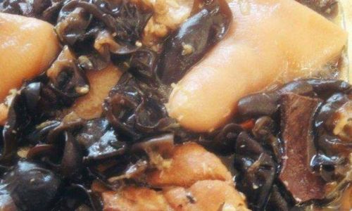 Mastering the Art of Pork Trotter Stew with Wood Ear Mushrooms