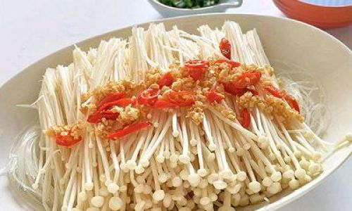 How to Make Steamed Garlic-Scented Enoki Mushrooms