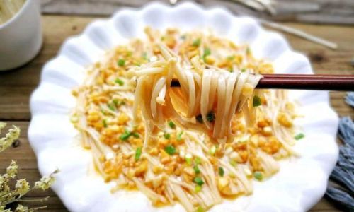 How to Make Steamed Garlic-Scented Enoki Mushrooms