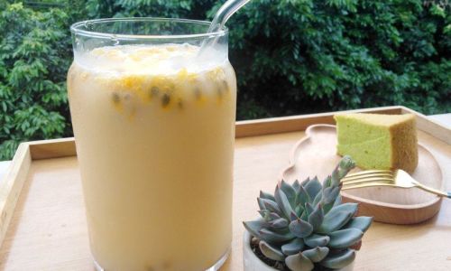 Crafting a Delightful Yakult Passionfruit Beverage:A Refreshing DIY Guide