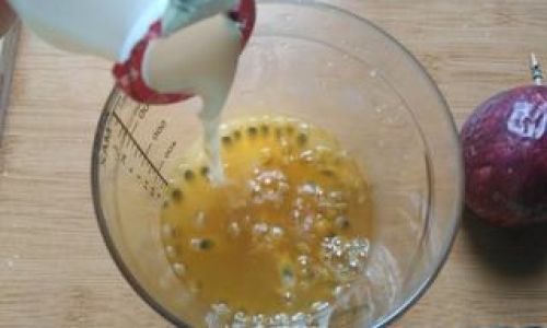 Crafting a Delightful Yakult Passionfruit Beverage:A Refreshing DIY Guide